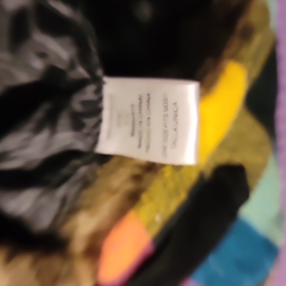 Winter hat - Picture 5 of 5